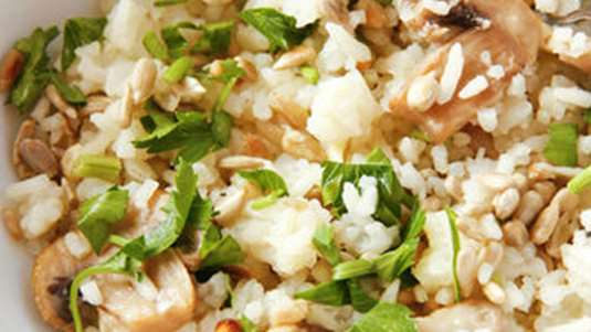Ρύζι στο φούρνο με κοτόπουλο και μανιτάρια