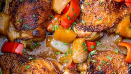 Φτερούγες κοτόπουλου με ανανά, πιπεριές και σόγια