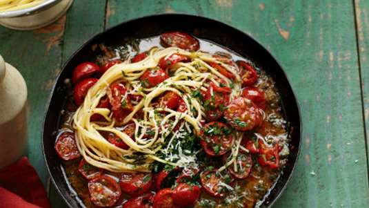 Σάλτσα με ψητές ντομάτες και αντζούγιες