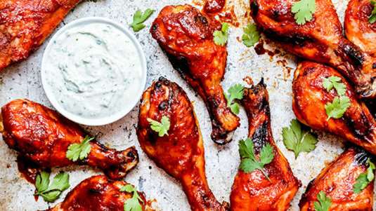 Κοτόπουλο στη σχάρα με γλυκοκαφτερό γλάσο από καρπούζι 