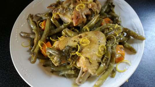 Κόκορας λεμονάτος με πράσινα φασολάκια στην κατσαρόλα