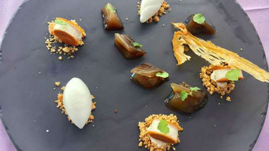 Λευκή μελιτζάνα φτιαγμένη σαν γλυκό του κουταλιού με μπαχαρικά (του σεφ Παύλου κυριάκη)