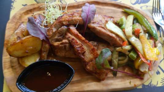 Χοιρινά παντσετάκια σε κορεάτικη μαρινάδα αρωματισμένη με bourbon (του Δημοσθένη Κουρογιάννη)