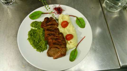 Πικάνια μοσχαρίσια με τσιμιτσούρι (του Δημοσθένη Κουρογιάννη)