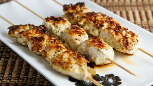 Σουβλάκια από κοτόπουλο μαριναρισμένο σε γιαούρτι 