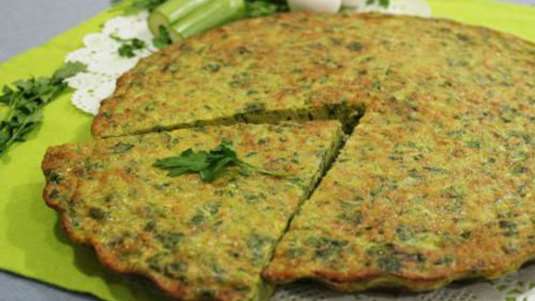 Ομελέτα με κολυκυθάκια φρέσκα κρεμμυδάκια και δυόσμο