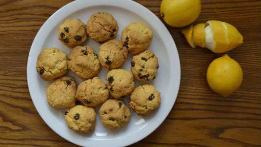 Μπισκότα λεμονιού με σταφίδες