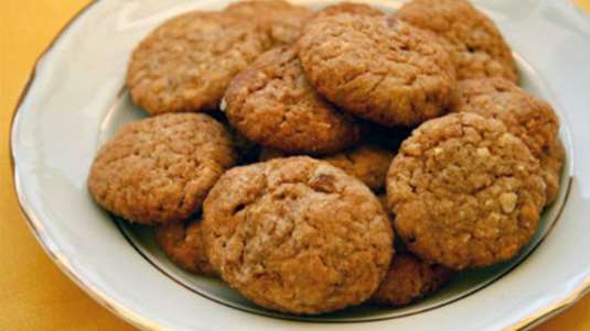 Μπισκότα με αμύγδαλο, καρδάμωμο και πορτοκάλι 