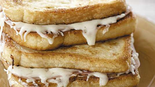 Σαντουιτσάκια με αβγοφέτες και γαλοπούλα (από το αρχείο του Λογάδι)