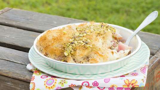 Κανταΐφι με κρέμα τυριών και καραμελωμένα μήλα 