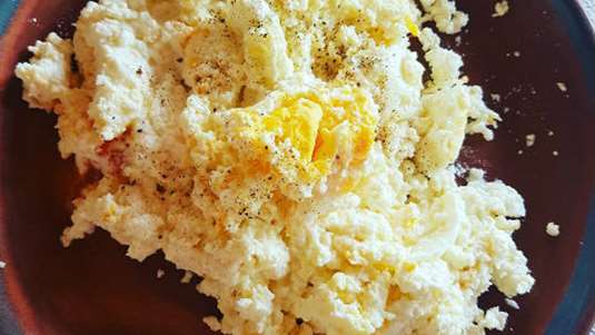 Ανθόγαλο με αβγά (της Ελένης Βαρδάκη)