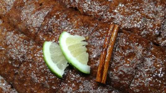 Λεμονοκαρυδόπιτα σιροπιαστή με φρυγανιά