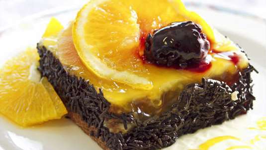 Παντεσπάνι σοκολάτας με κρέμα σοκολάτας και “μαρμελάδα” μανταρίνι