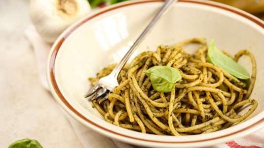 Ζυμαρικά ολικής αλέσεως με ελαιόλαδο και αρωματικά βότανα