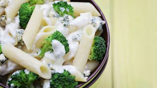 Πένες ολικής αλέσεως με κουνουπίδι και ροκφόρ 