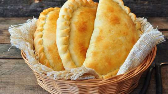 Πιτάκια με χοιρινό κιμά μπαχαρικά και κυδώνια