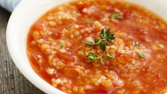 Ξινόχοντρος σούπα με ντομάτα και τρουφέλαιο