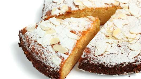 Βασιλόπιτα vegan με μπαχαρικά, γάλα αμυγδάλου και ελαιόλαδο 