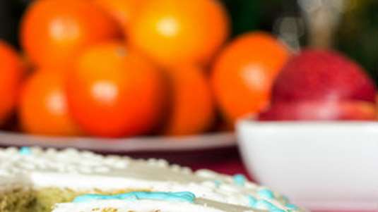 Αφράτη βασιλόπιτα με γλάσο σαμπάνιας