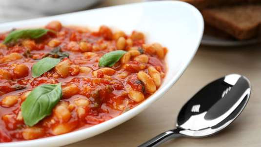 Γίγαντες με ντομάτα και κάρι