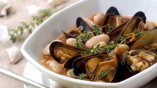 Φασόλια με μύδια και ντομάτα