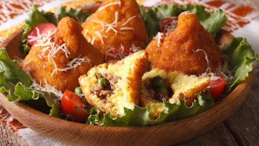 Kροκέτες ρυζιού γεμιστές με κιμά (arancini)*