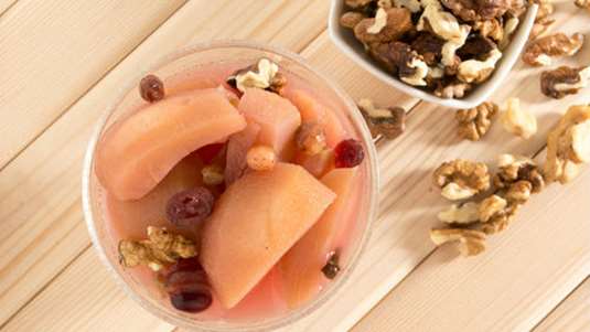 Μήλα με ρούμι και αμύγδαλα στην κατσαρόλα