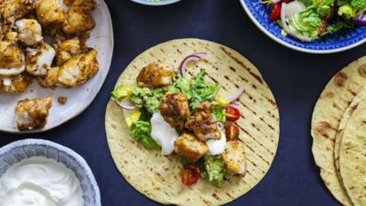 Τάκος με ψάρι και γκουκαμόλε