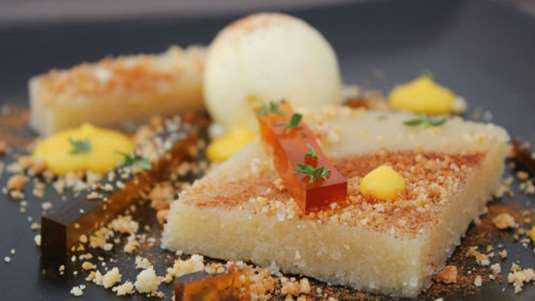 Χαλβάς με ζελέ θυμάρι (του chef Βασίλη Ζαχαράκη)