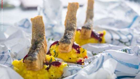 Μπακαλιάρος τηγανητός με σκορδαλιά αρωματισμένη με κρόκο Κοζάνης και παντζάρια γλασαρισμένα με πορτοκάλι (του σεφ Βασίλη Τσατσάκη)