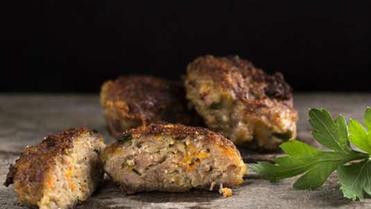 Rουμάνικα κεφτεδάκια με πατάτα (Chiftele)