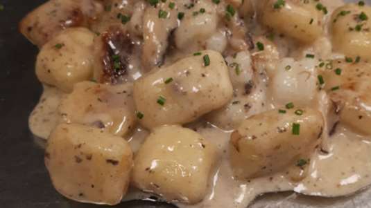 Νιόκι πατάτας με καραβίδες και κρέμα τρούφας (του σεφ Παναγιώτη Δεληθανάση)