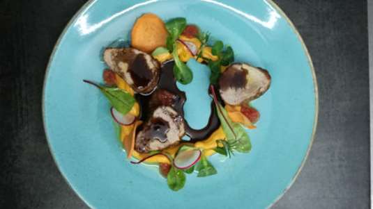 Φιλέτο χοιρινό με κρέμα γλυκοπατάτας και γλάσο από μέλι και κόκκινο κρασί (του σεφ Σάκη Κάλφα)