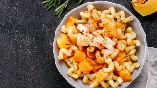 Ζυμαρικά με κολοκύθα, τυρί μπρι και δεντρολίβανο