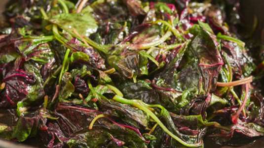 Βλίτα με παντζαρόφυλλα και μπαχαρικά