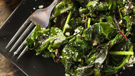 Βλίτα με φρέσκα κρεμμυδάκια και τζίντζερ