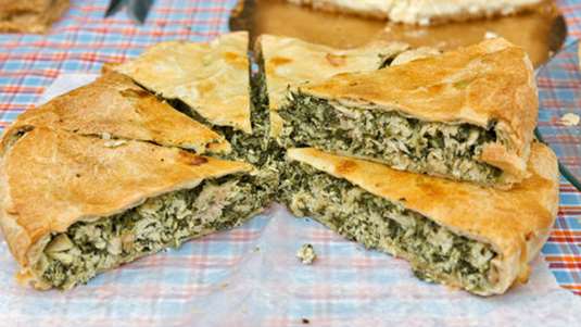 Πίτα με βλίτα και χοιρινό 