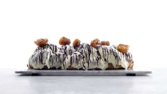 Τσουρέκι με λευκή σοκολάτα και κάστανο (του Άκη Πετρετζίκη)