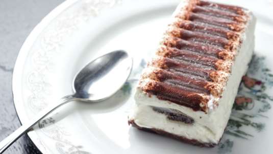 Σεμιφρέντο με σοκολάτα, σταφίδες και αμύγδαλα