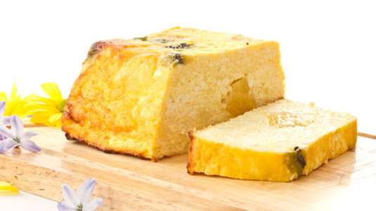 Πουτίγκα ψωμιού με ανανά και κουρκουμά