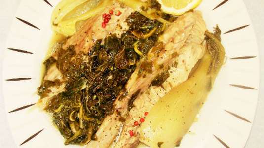 Σαλάχι με φινόκιο και άγρια χόρτα