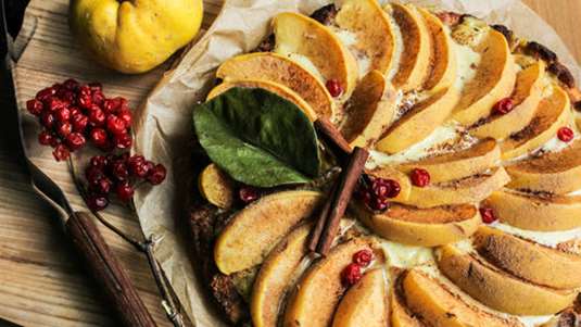 Ανοιχτή πίτα με κυδώνια και κρέμα