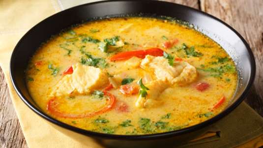 Σούπα ψαριού Μoqueca με πιπεριές, γάλα καρύδας και ρύζι