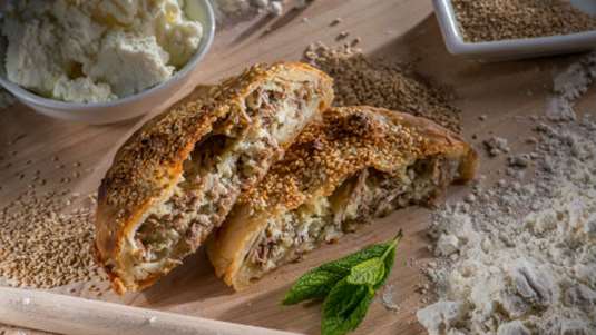 Σφακιανή κρεατότουρτα