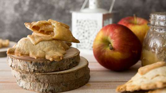 Μηλοπιτάκια με ζύμη κουρού