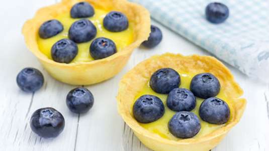 Ταρτούλες με μαρμελάδα λεμονιού και μύρτιλλα