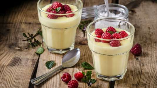 Κρέμα στο ποτήρι αρωματισμένη με μαστίχα και βανίλια