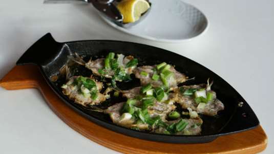 Σαρδέλες τηγανητές σβησμένες με λεμόνι