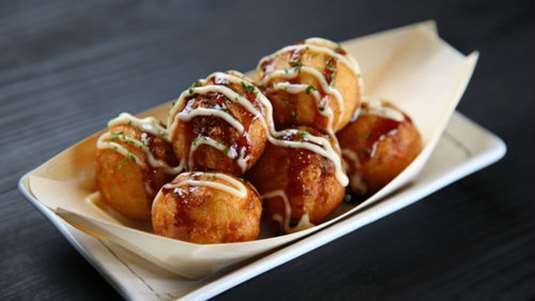 Χταποδοκεφτέδες με ξηρούς καρπούς και λευκό ταραμά