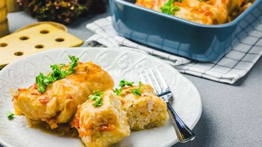 Λαχανοντολμάδες με κουνουπίδι, πλιγούρι και ντομάτα